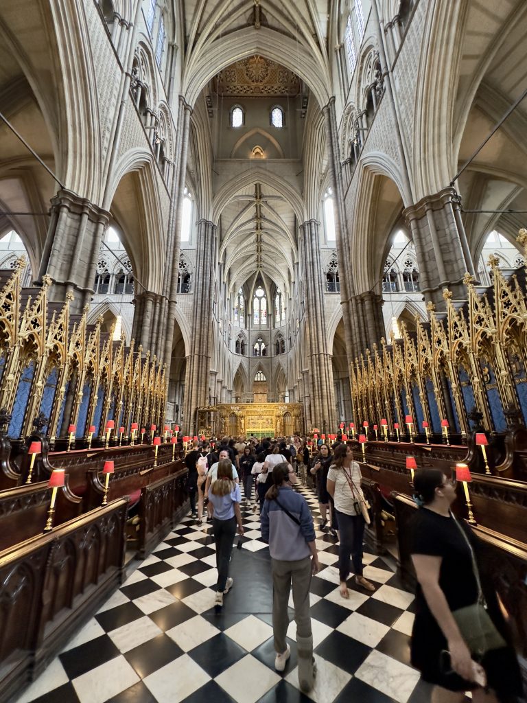 Westminster Abbey, London - Unravel Travel TV