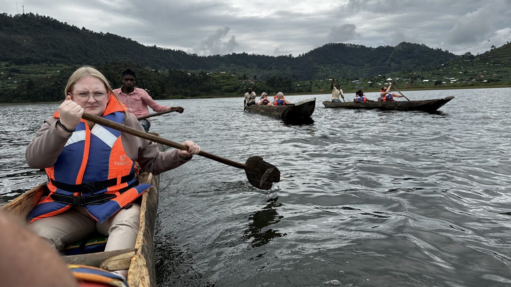 Uganda 2-hour canoe tour on Lake Mutanda with Acacia Safaris - Unravel Travel TV