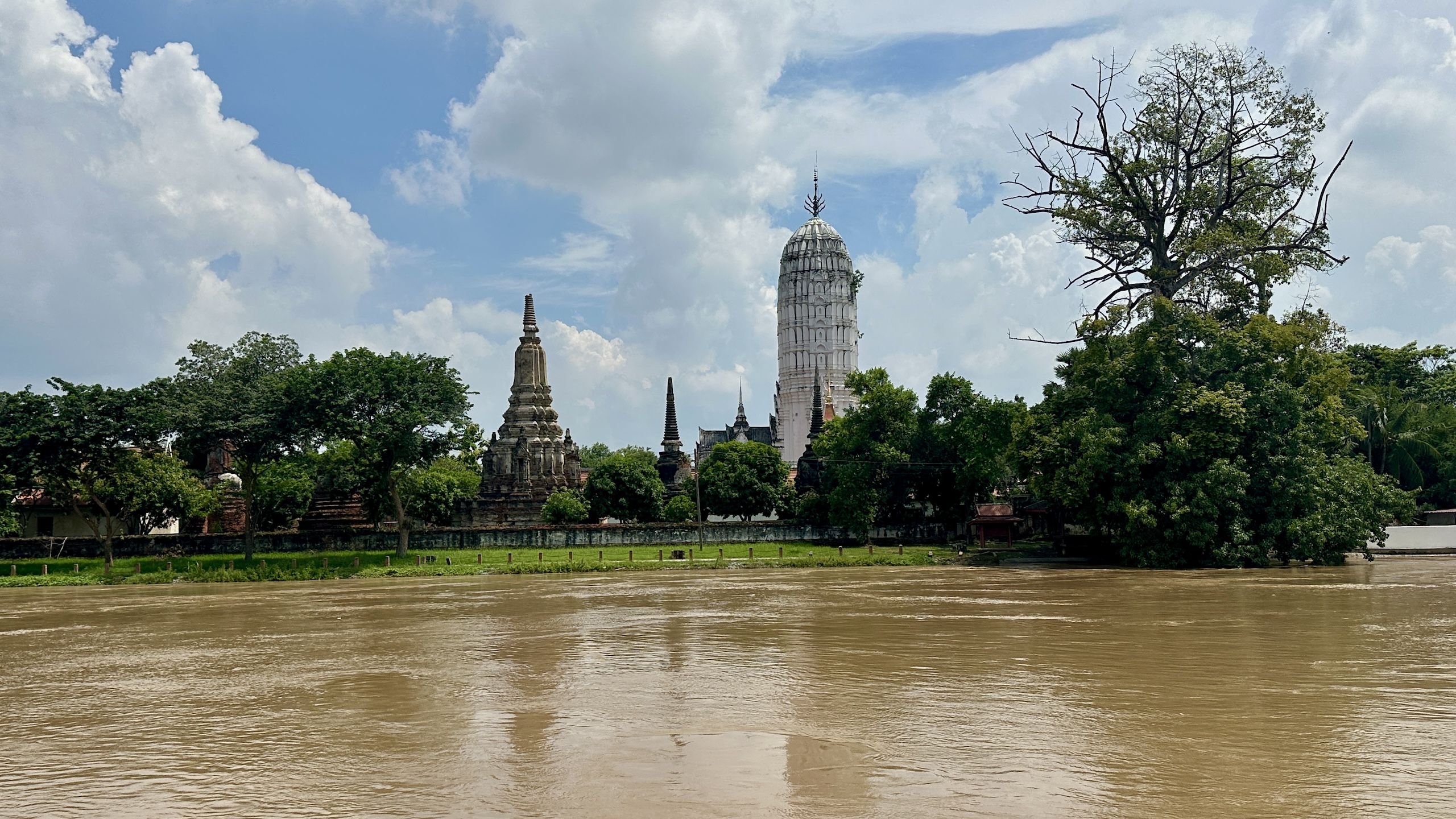 โรงแรมศาลา อยุธยา อยุธยา ประเทศไทย - นางสาวเจตสุมนต์ สุเมธีประดิษฐ์ - Unravel Travel TV